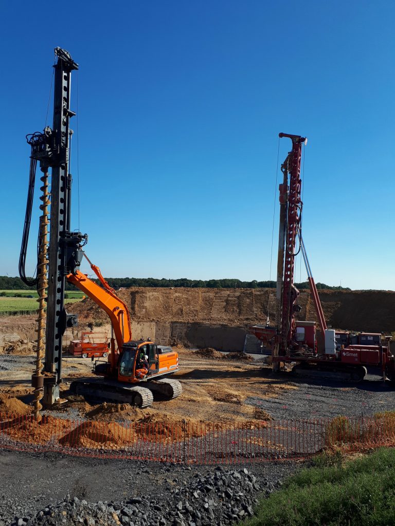 Funderings- en Injectietechnieken Kranen laten funderingstechniek zien